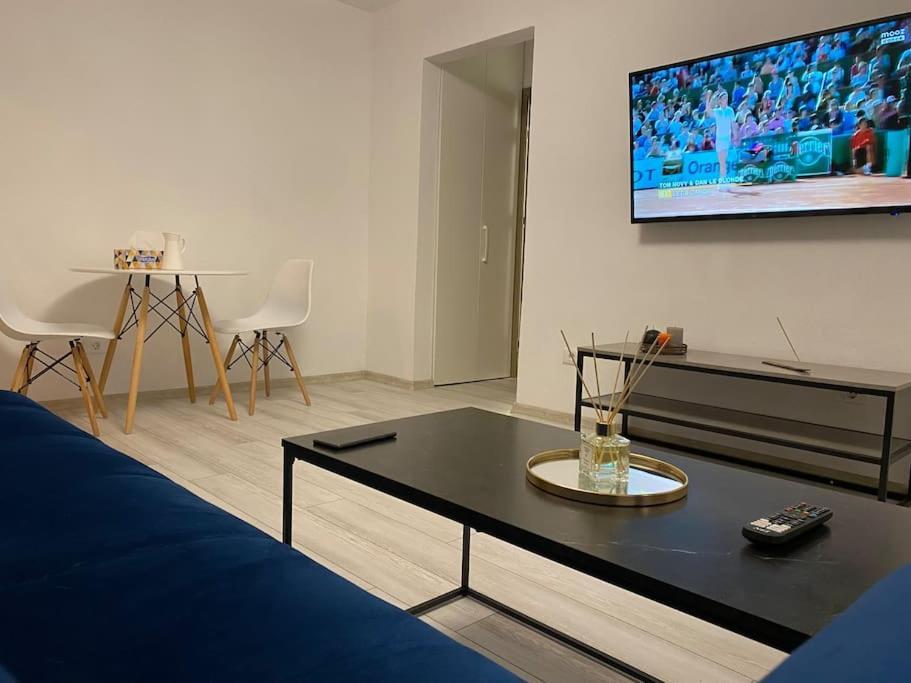 Black& White Apartment Брашов Екстер'єр фото