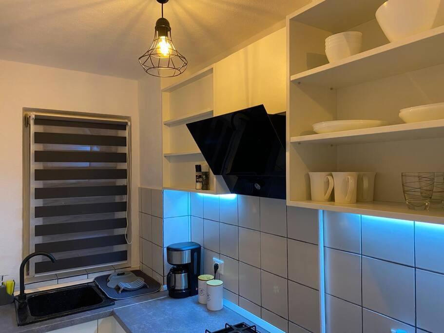 Black& White Apartment Брашов Екстер'єр фото