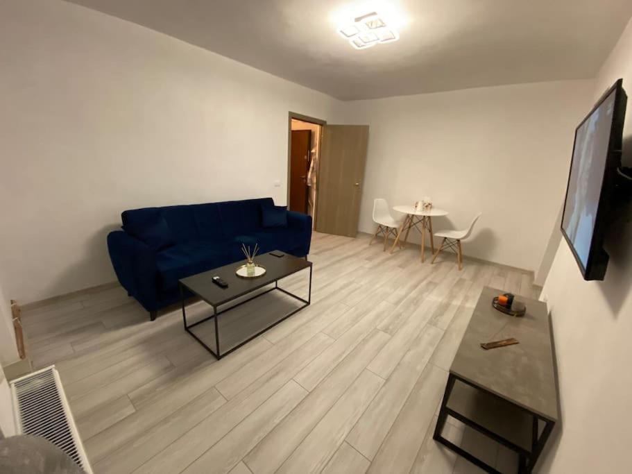 Black& White Apartment Брашов Екстер'єр фото